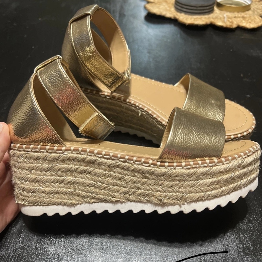 Gold Versona Wedge Sandals